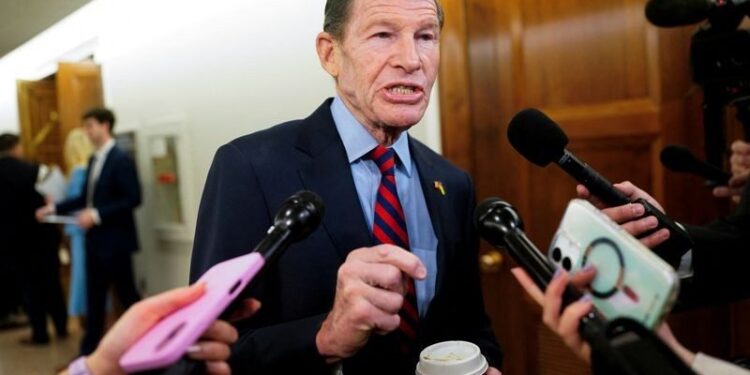 Senator Questions SEC Over Treatment of Trump Crypto Firms