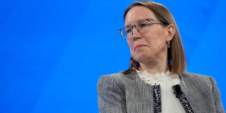 SEC ‘Crypto Mom’ Hester Peirce to Depart: What Her November Exit Means