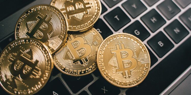 Bitcoin ETFs Register $4 Billion Outflows In 3 Weeks – Why This Is A Bullish Signal