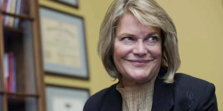 Lummis Warns of ‘Regulatory Dark Ages’ if CLARITY Act Stalls This Session