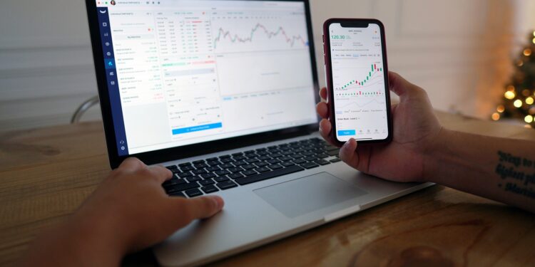 Vitalik Buterin-Linked Address Moves 7,000 ETH to Fresh Wall