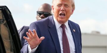 Trump’s Government Filing Just Revealed $1.4 Billion in Crypto Earnings Last Year, And His Stablecoin Is Already Under Scrutiny