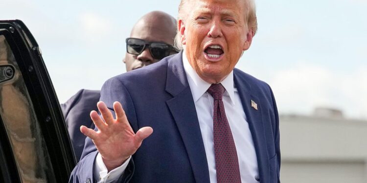 Trump’s Government Filing Just Revealed $1.4 Billion in Crypto Earnings Last Year, And His Stablecoin Is Already Under Scrutiny